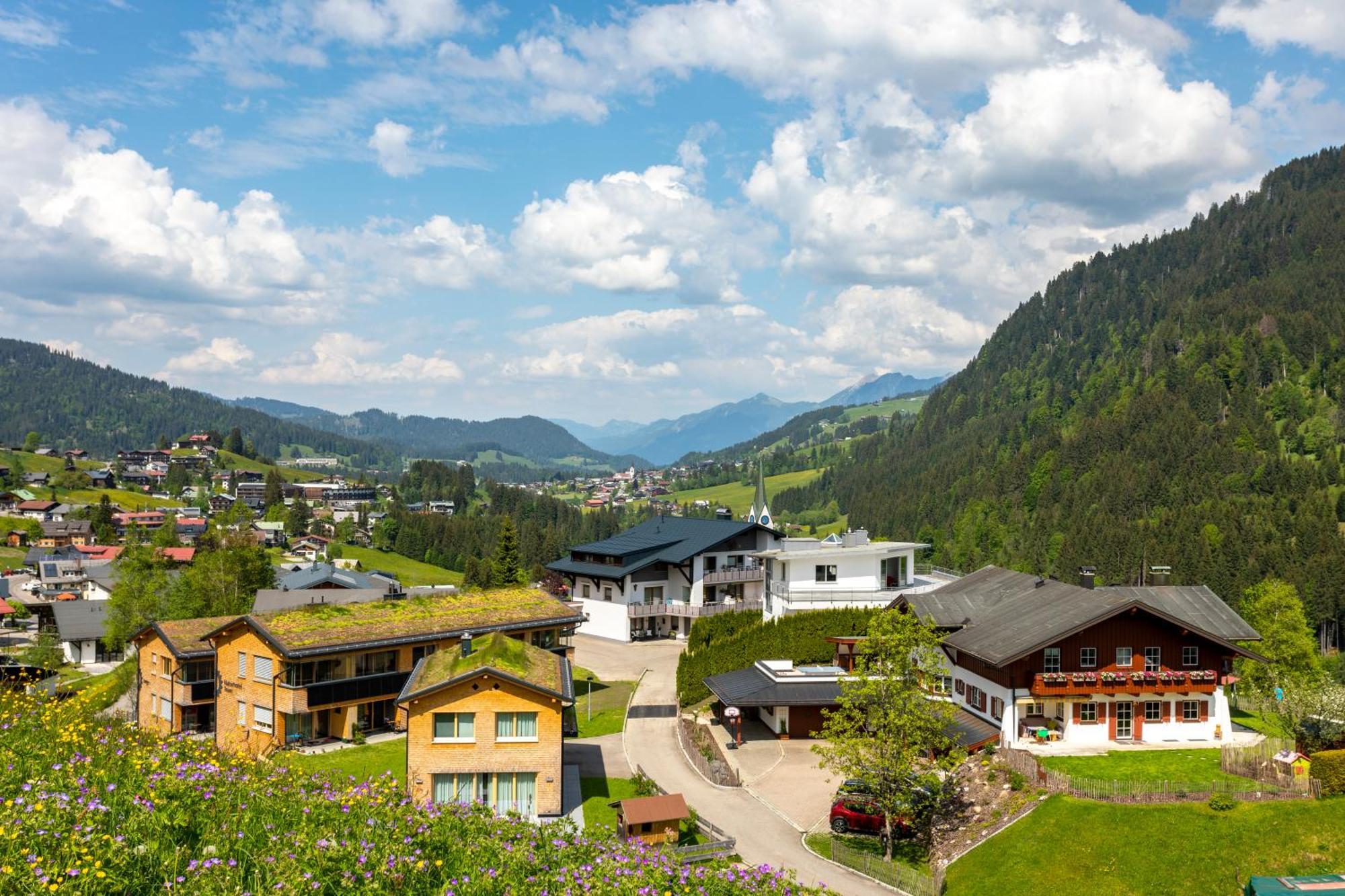 Haus Berg & Tal Apartment Hirschegg  Exterior photo