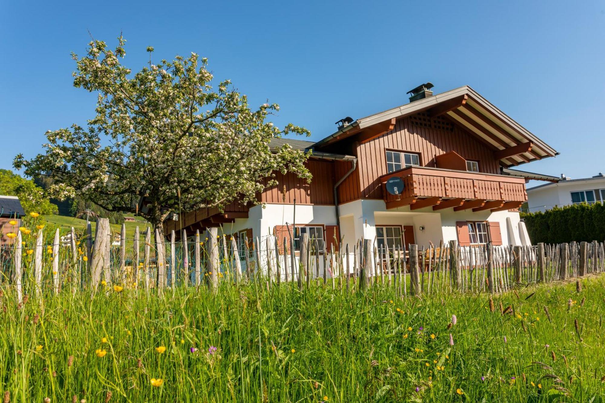 Haus Berg & Tal Apartment Hirschegg  Exterior photo